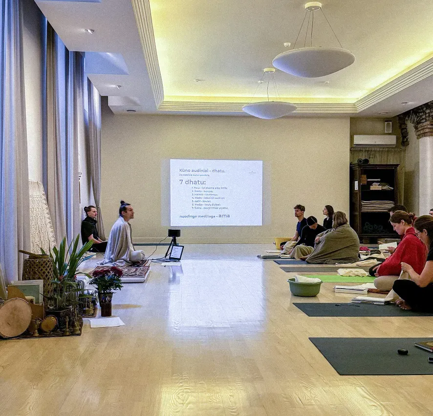 The hall during the course, notes projected at the front